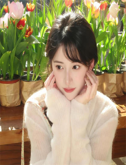 《1号审讯室》象征隐喻解析：符号意义与深层寓意探讨